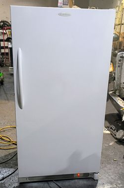 Excellent Condition! White Frigidaire 17.0 Cubic Foot Upright/Deep Freezer!