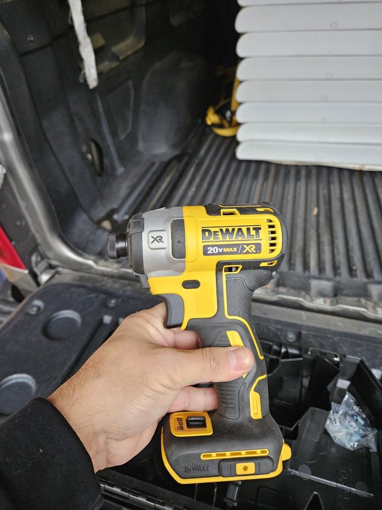 Dewalt Impact  Driver Kit