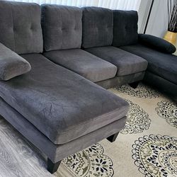Like new!! Gray velvet sectional sofa, smoke and pet-free, clean and ready to use. It disassembles completely for easy transport and is lightweight. D