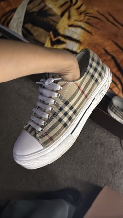 BURBERRY (Check sneakers)