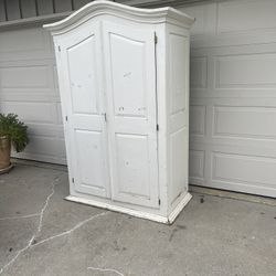 Vintage White Armoire / Wardrobe – With Drawers & Hanging Rod.. Ropero / Armario Blanco Vintage
