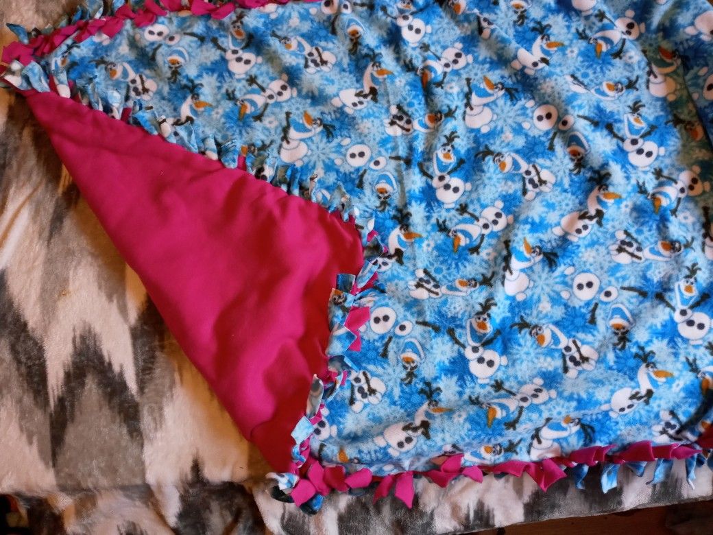 1 Yard Baby Girl Olaf Tie Blanket With a Pink Background