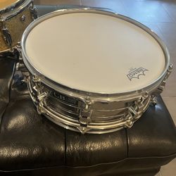 2 Snare Drums 