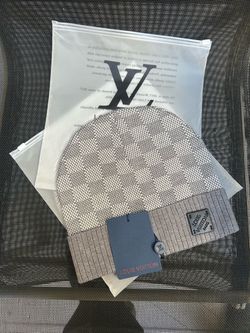 Checkered grey beanie