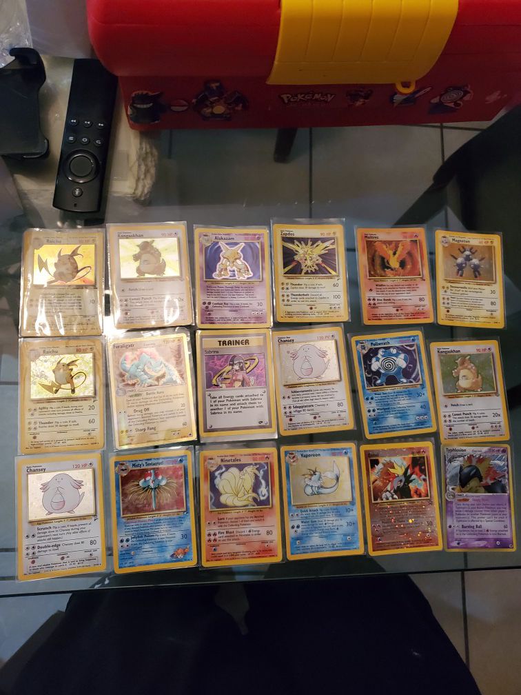 Pokemon Cards 18 Card Lot All Holos Near Mint/Lightly Played Condition