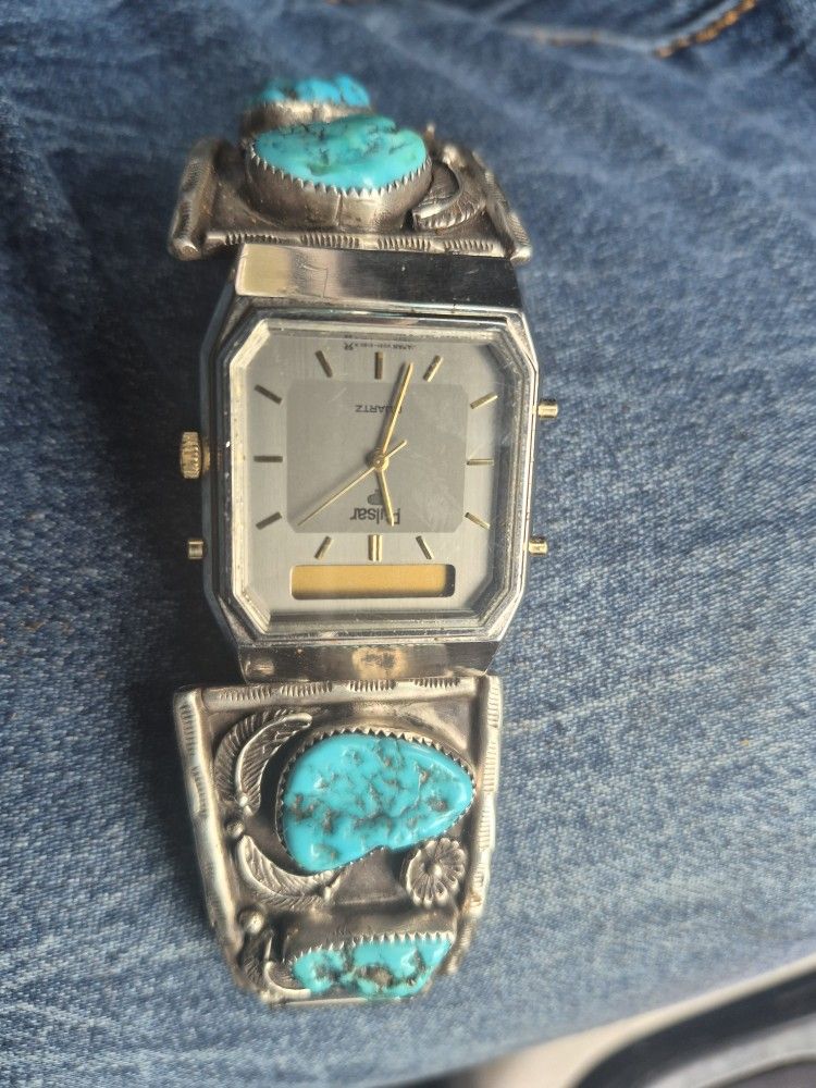 This is the pulse hour watch with turquoise and Sterling silver
Around it.
