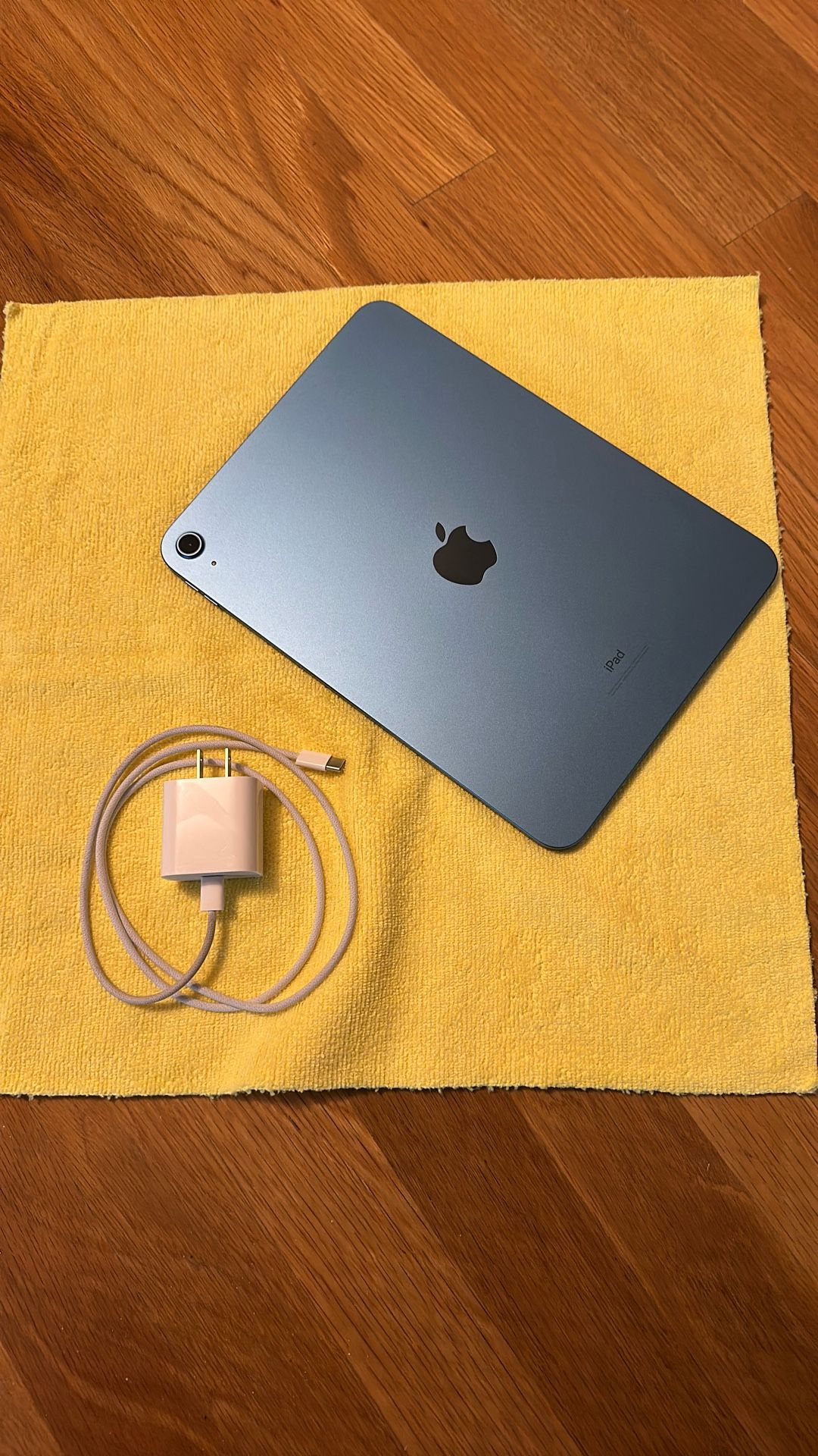 iPad 10th Gen 64gb BLUE - WiFi - APPLE WARRANTY!