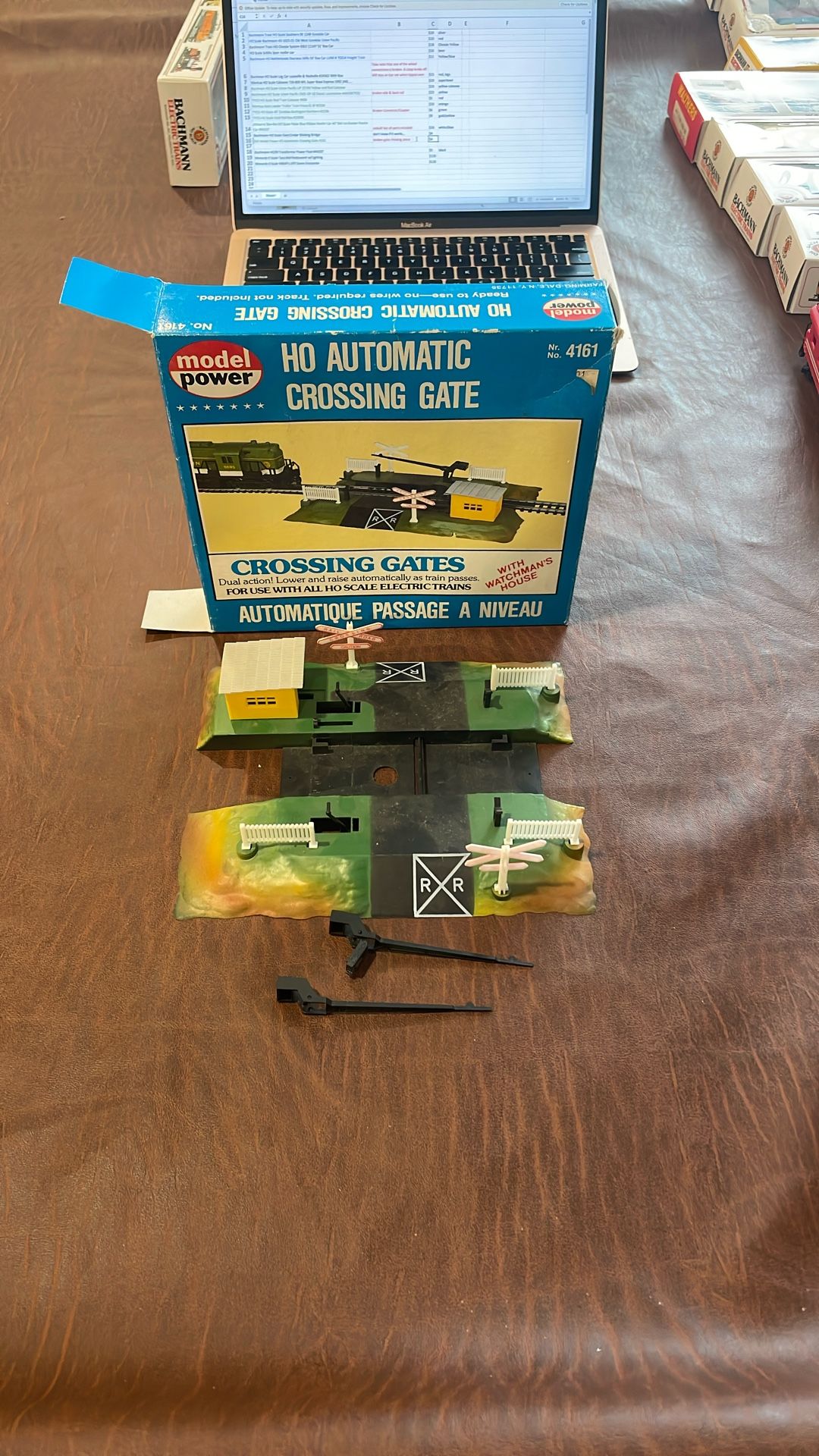 BIB Model Power HO Scale Automatic Crossing Gate 4161