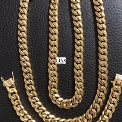 New 18k Yellow Gold Cuban Link Chain And Bracelet Set 