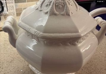 Tureen/Serving Bowl