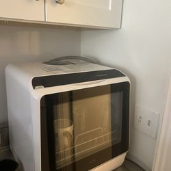 table top dishwasher (broken spinny thing doesnt spin) 