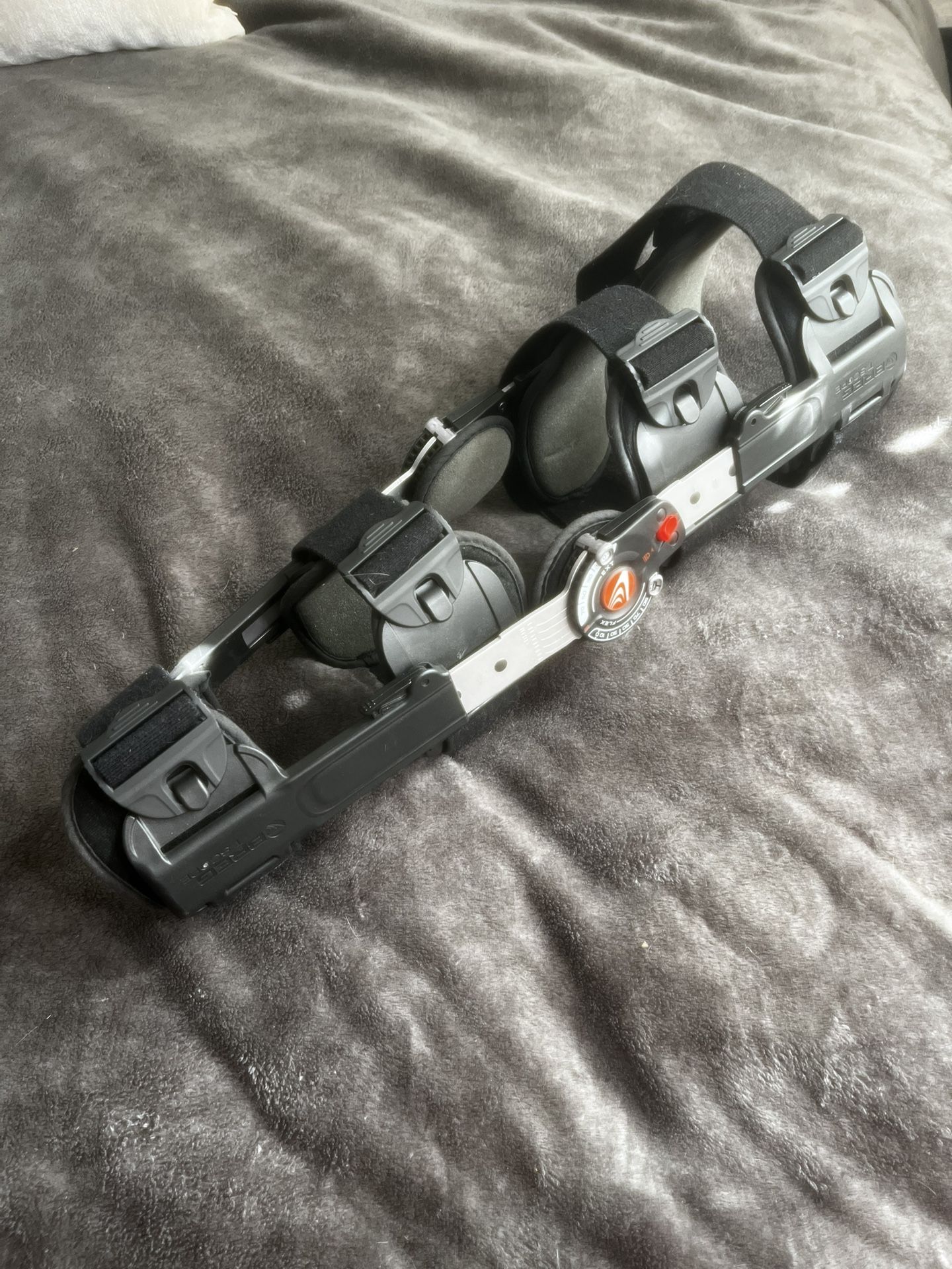 BREG T-Scope Post-ACL repair knee Brace