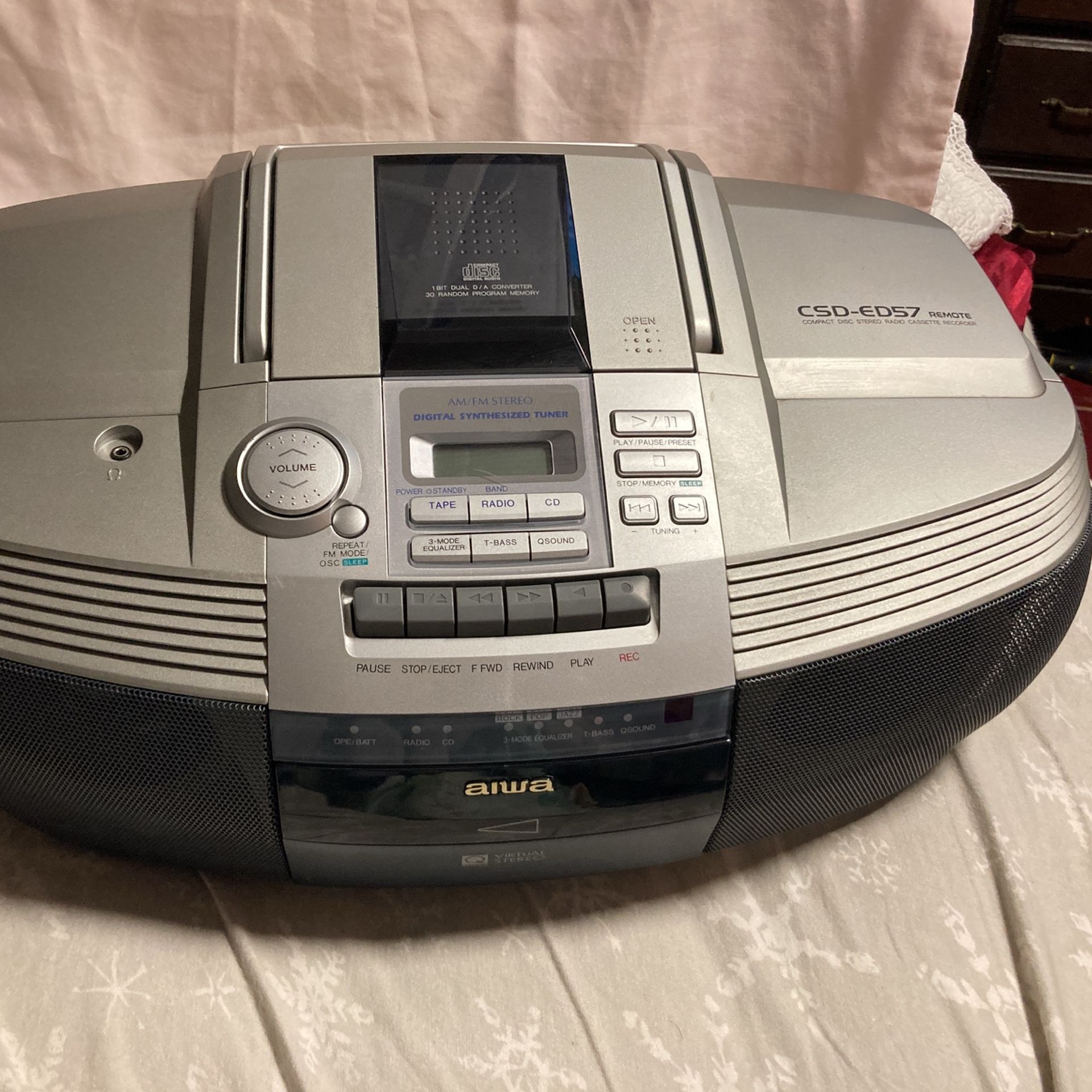 Aiwa Boombox Looks New
