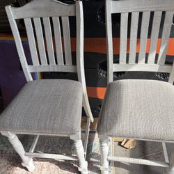 Two Clean Chairs 