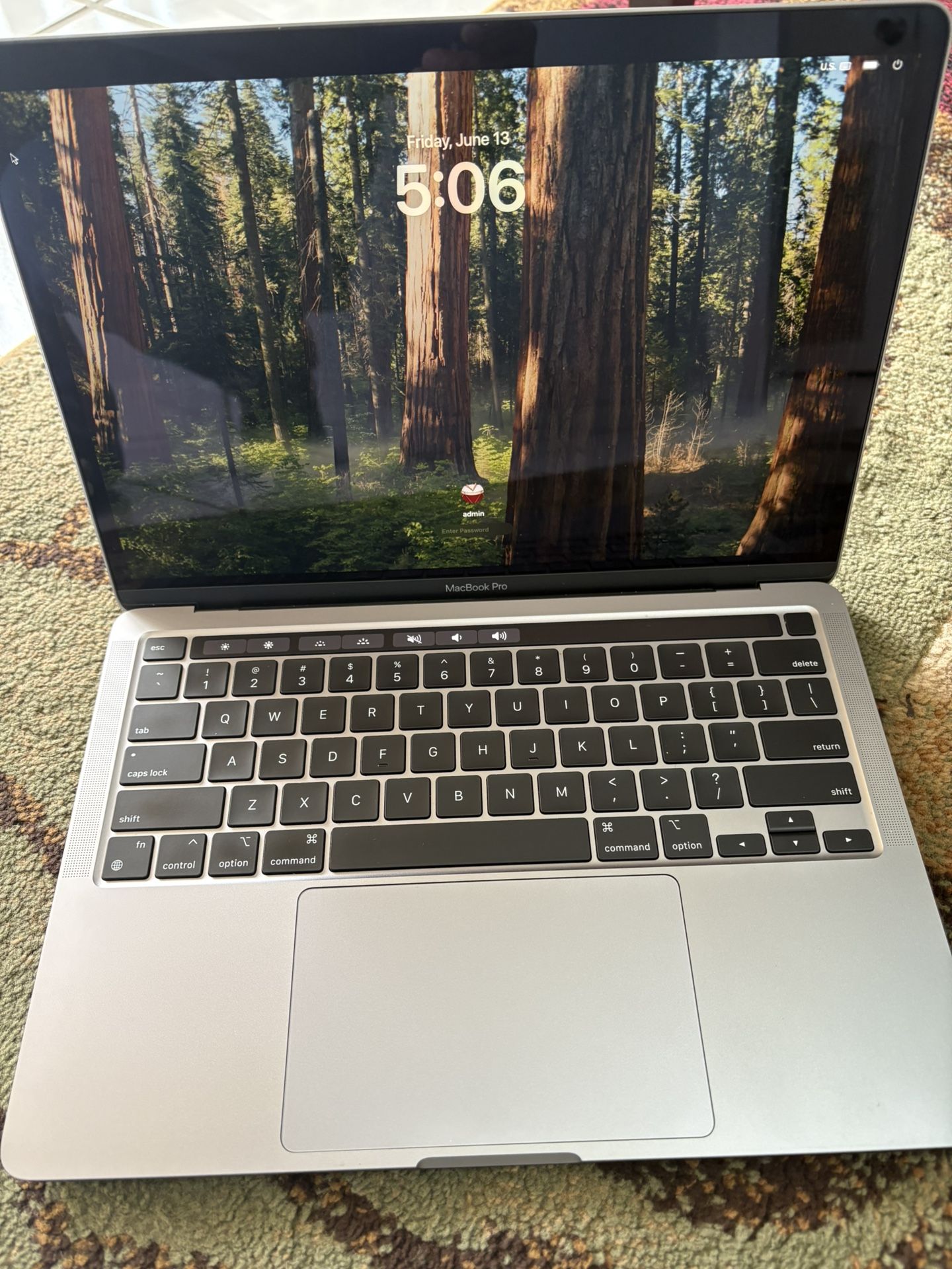 MacBook Pro 13” 2022 500 SSD HD 24 GB Ram 8 Core