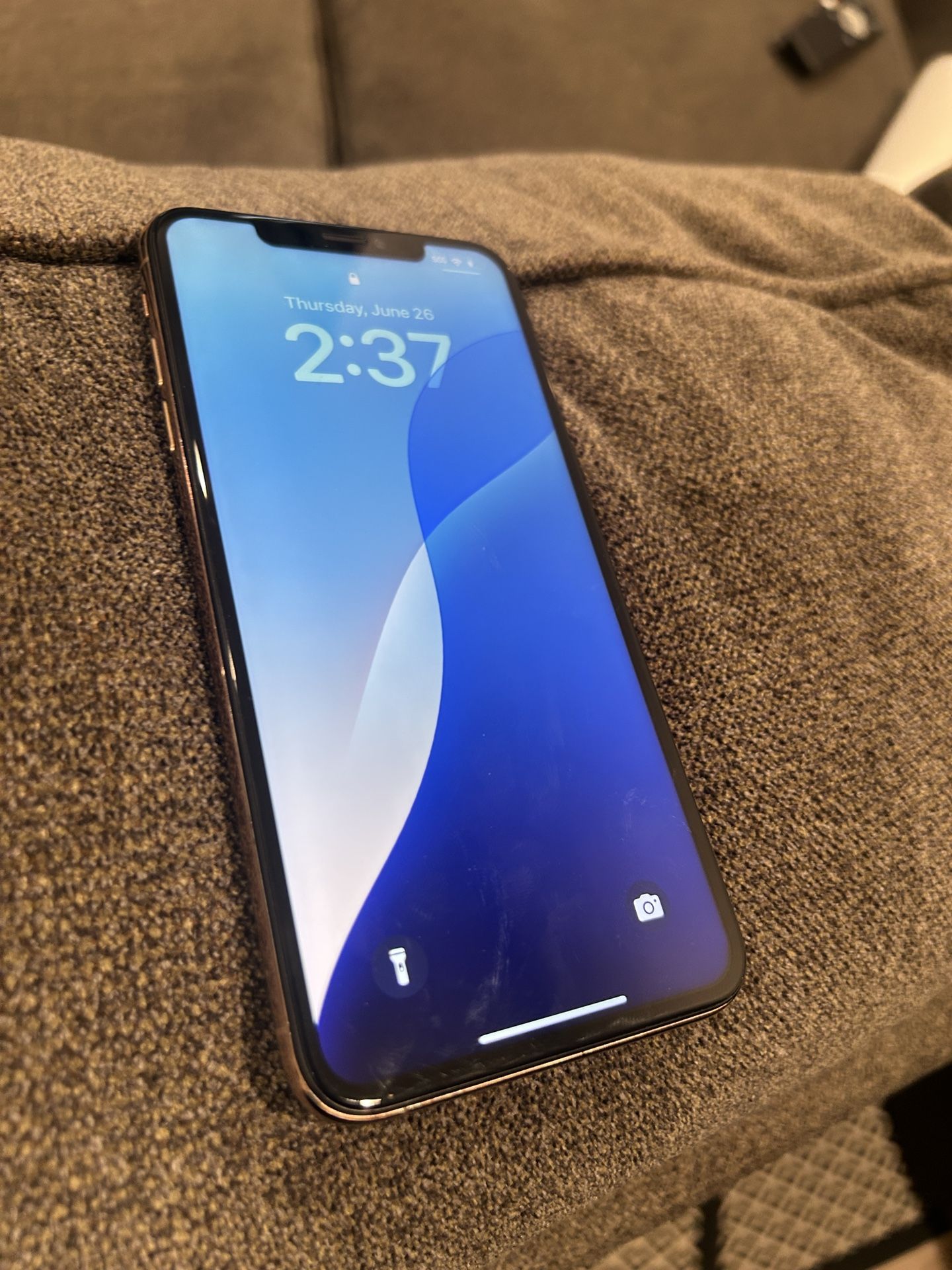 UNLOCKED iPhone XS Max 64 Gb (gold)