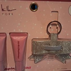 New Nicole Miller Lip Oil Set w/Bonus Bling Keychain holder!