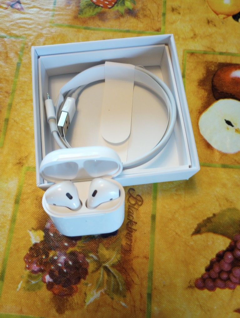Apple Airpods 2nd Generation NEW
