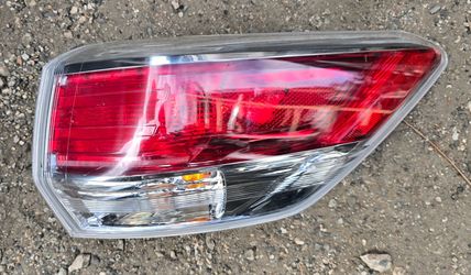 2014 2015 2016 TOYOTA HIGHLANDER RIGHT SIDE TAIL LIGHT