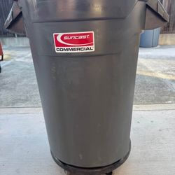 Suncast Trash Can 