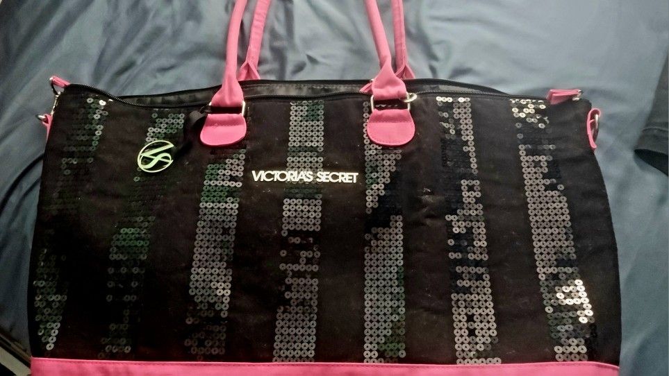 Victoria's Secret Sequin Stripe Weekender Large Duffel Bag - Discontinued
Kitt Couture
Kitt Co
