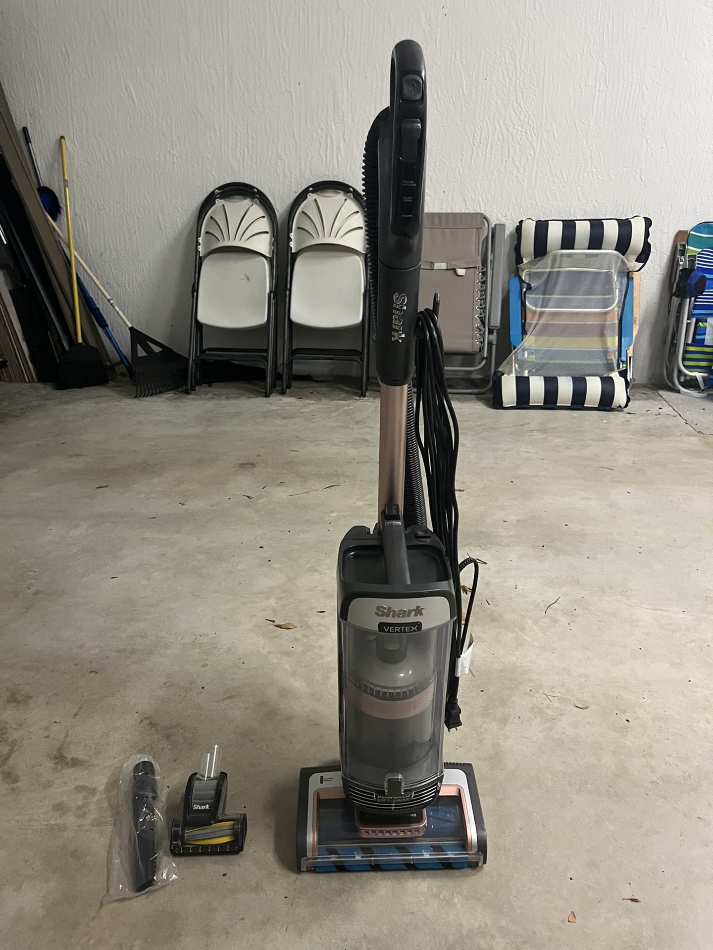 Shark Vertex DuoClean PowerFin Upright Vacuum AZ2002, Rose Gold