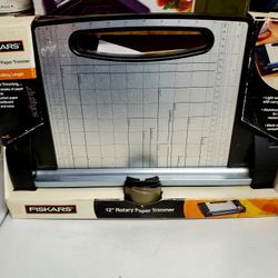 Fiskars 12" Rotary Paper Trimmer