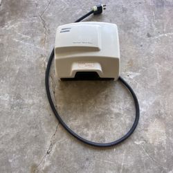 Automatic hand dryer