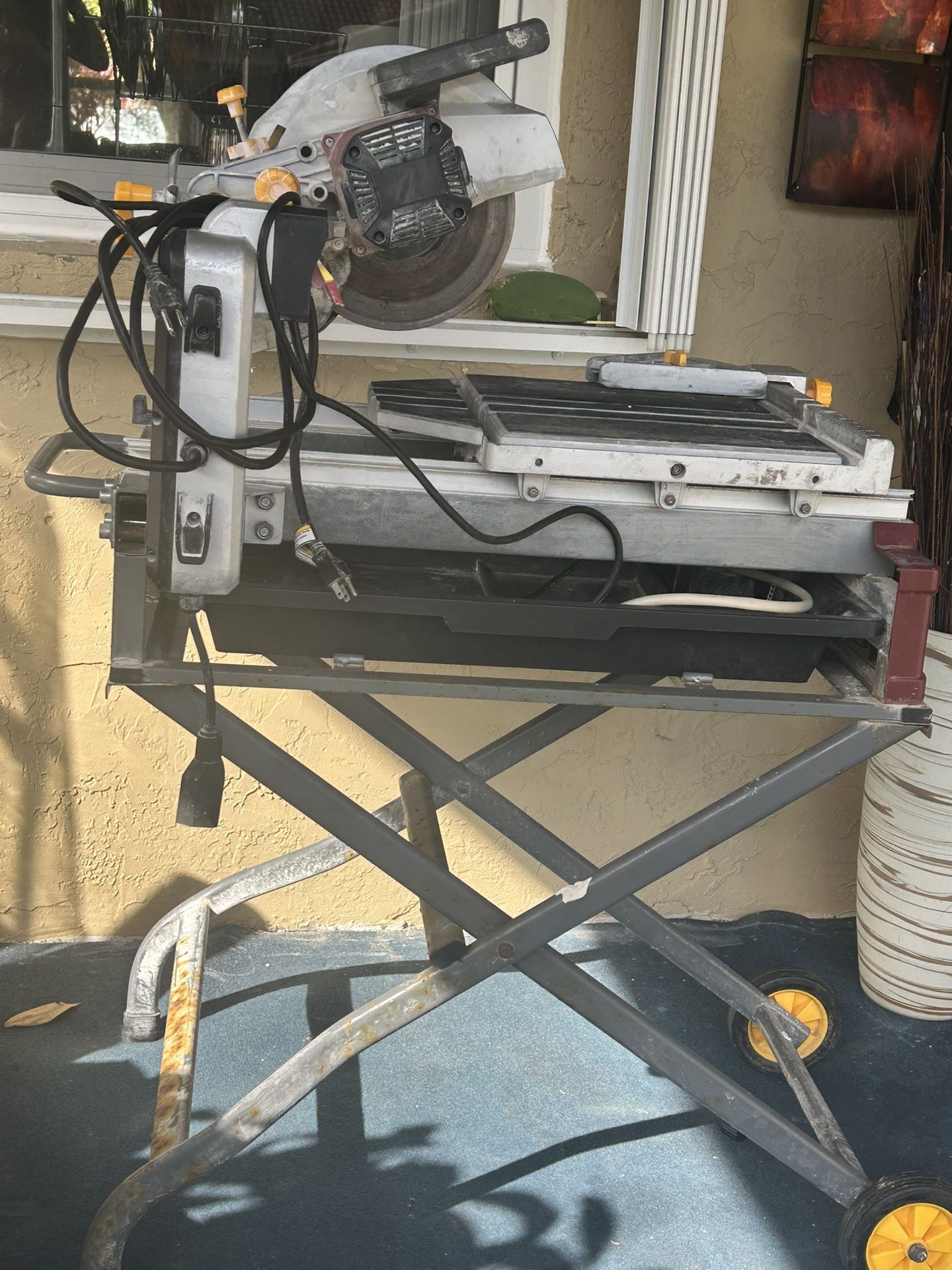 Tile Saw With Table