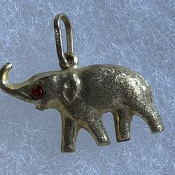 14K Gold Elephant Pendant – Red Stone Eye – 1.7 Grams