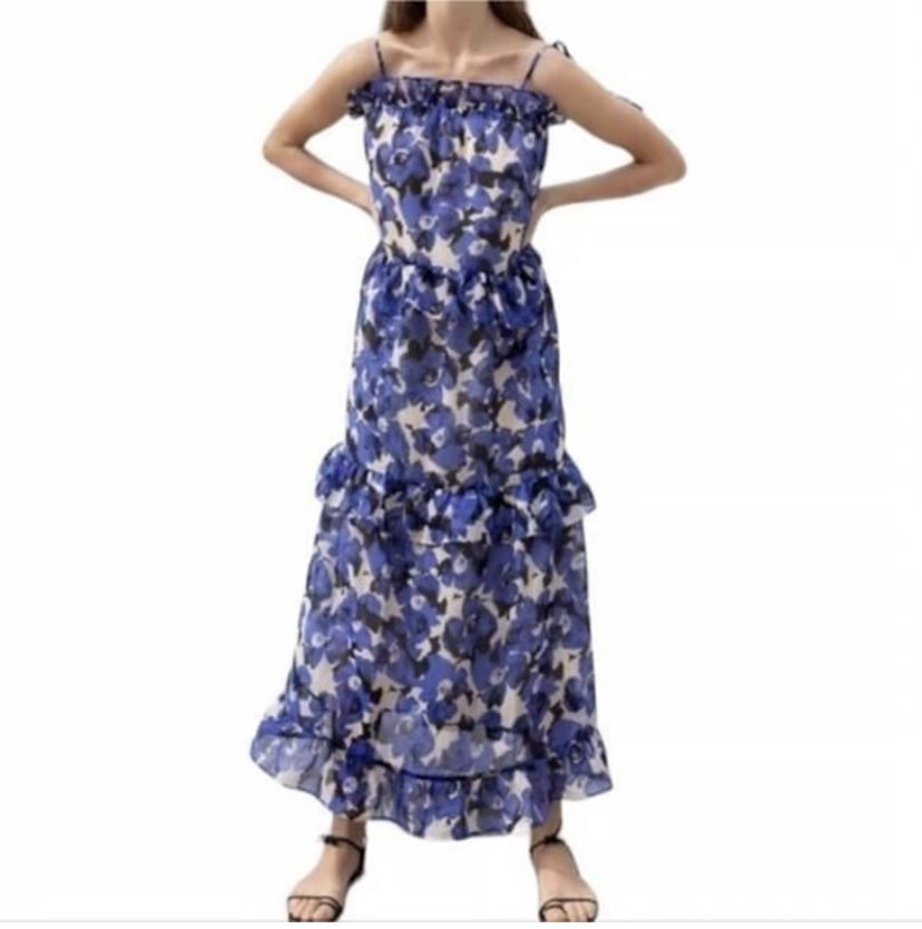 Brand new woman’s Who What Wear brand Blue Floral Belted Maxi Dress Up For Sale