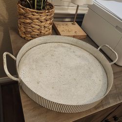 Serving tray