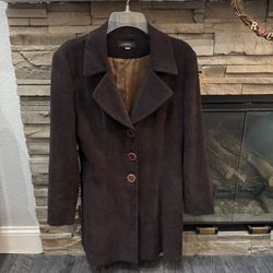 3 Button, Mid-Length Trench Coat with 2 pockets in front - Brown, size Small