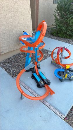 Hot wheels tracks