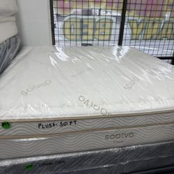 KING SIZE SAATVA CLASSIC (PLUSH-SOFT) MATTRESS & BOX SPRINGS BED SET