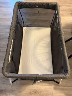Guava Lotus Travel Crib