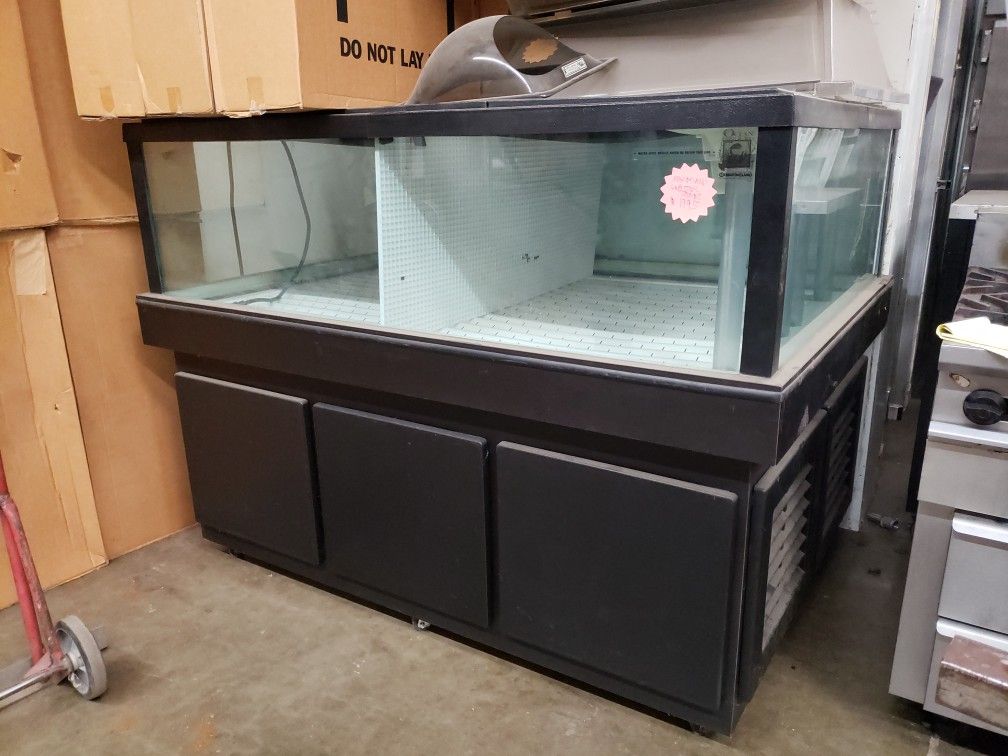 Used "AS IS" MARINELAND LOBSTER TANK
