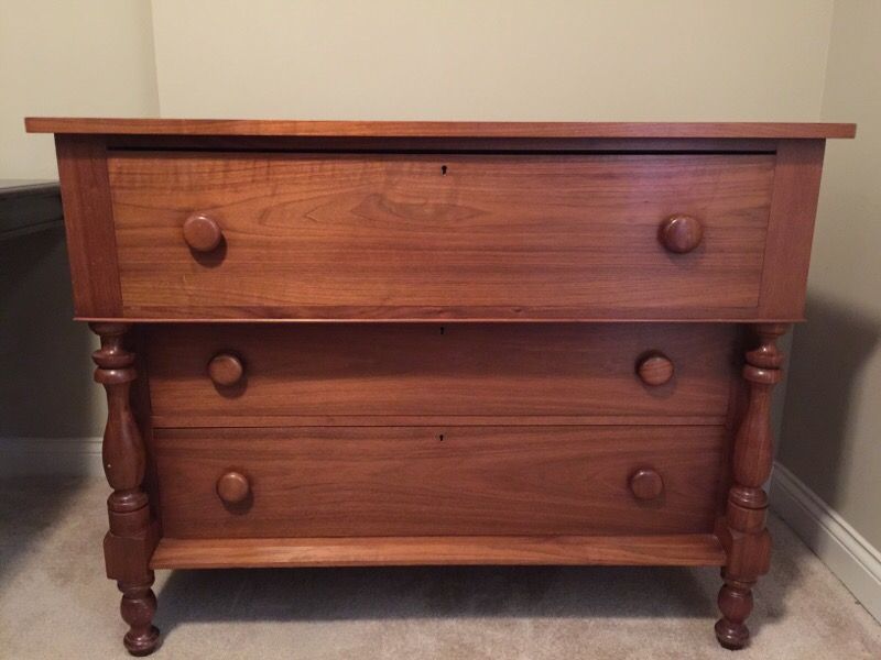 CAMPBELLSVILLE CHERRY 3 DRAWER DRESSER MADE OF WALNUT