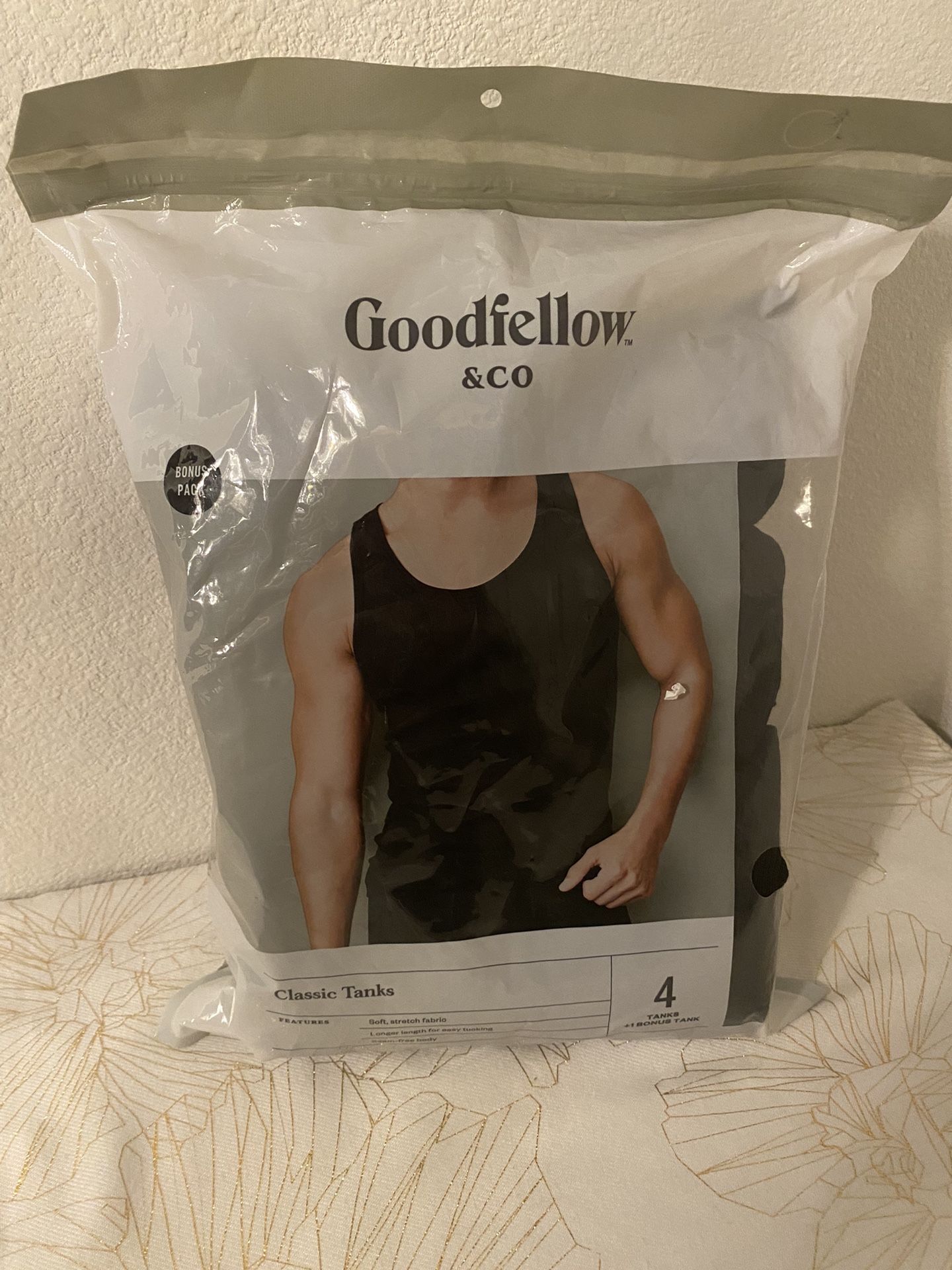 Men's 4+1 Bonus Pack Tank Top - Goodfellow & Co Black SIZE: XL for Sale in  Santa Ana, CA - OfferUp