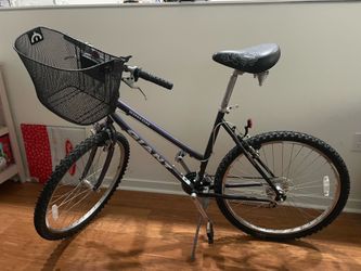 Giant Vintage Commuter Bike with Basket – Perfecte SF City Ride!
