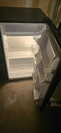 Refrigerator (3.3 cu ft Midea)