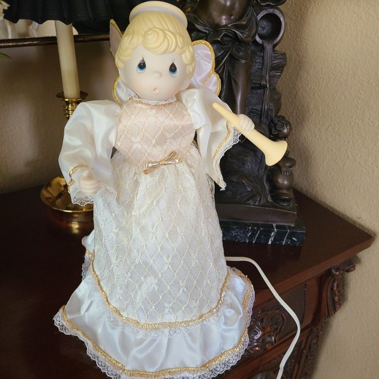 Precious Moments Animated Angel