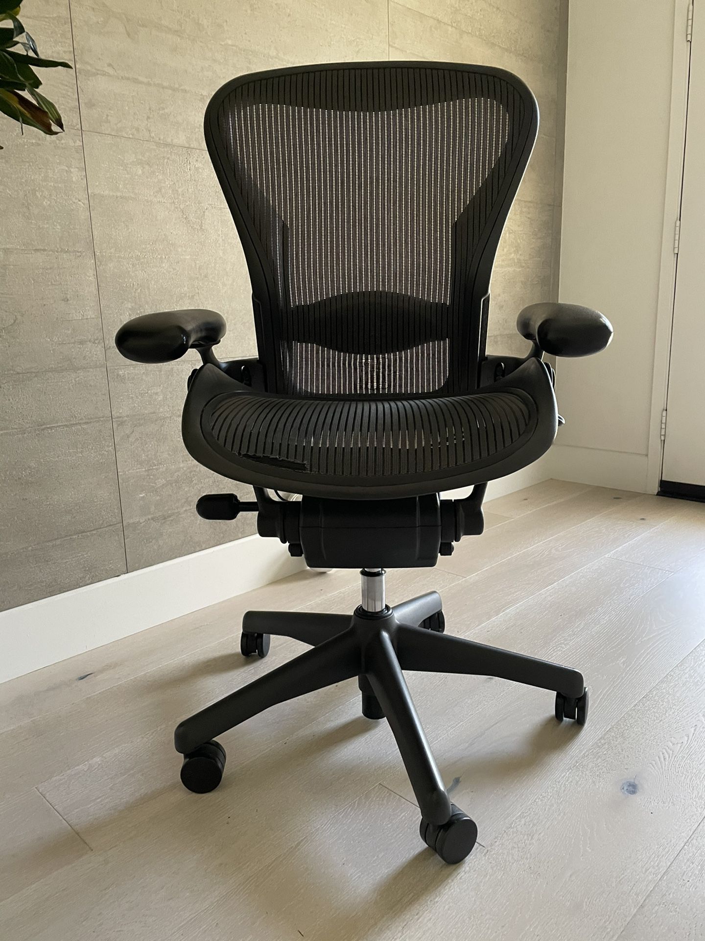 Herman Miller Aeron Size B Office Chair Fully Loaded