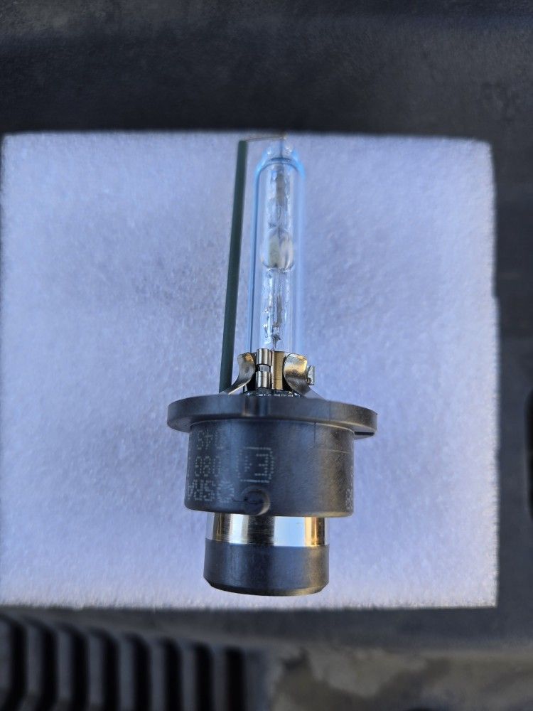 D4S HID Xenon Headlight Bulb OEM Toyota Lexus