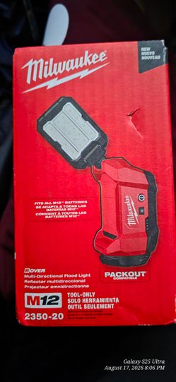 Milwaukee M12 Multi-Directional Flood Light