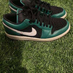 Jordan 1 Low “Christmas”