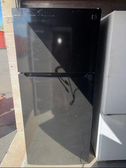 Black Kenmore Refrigerator And Freezer