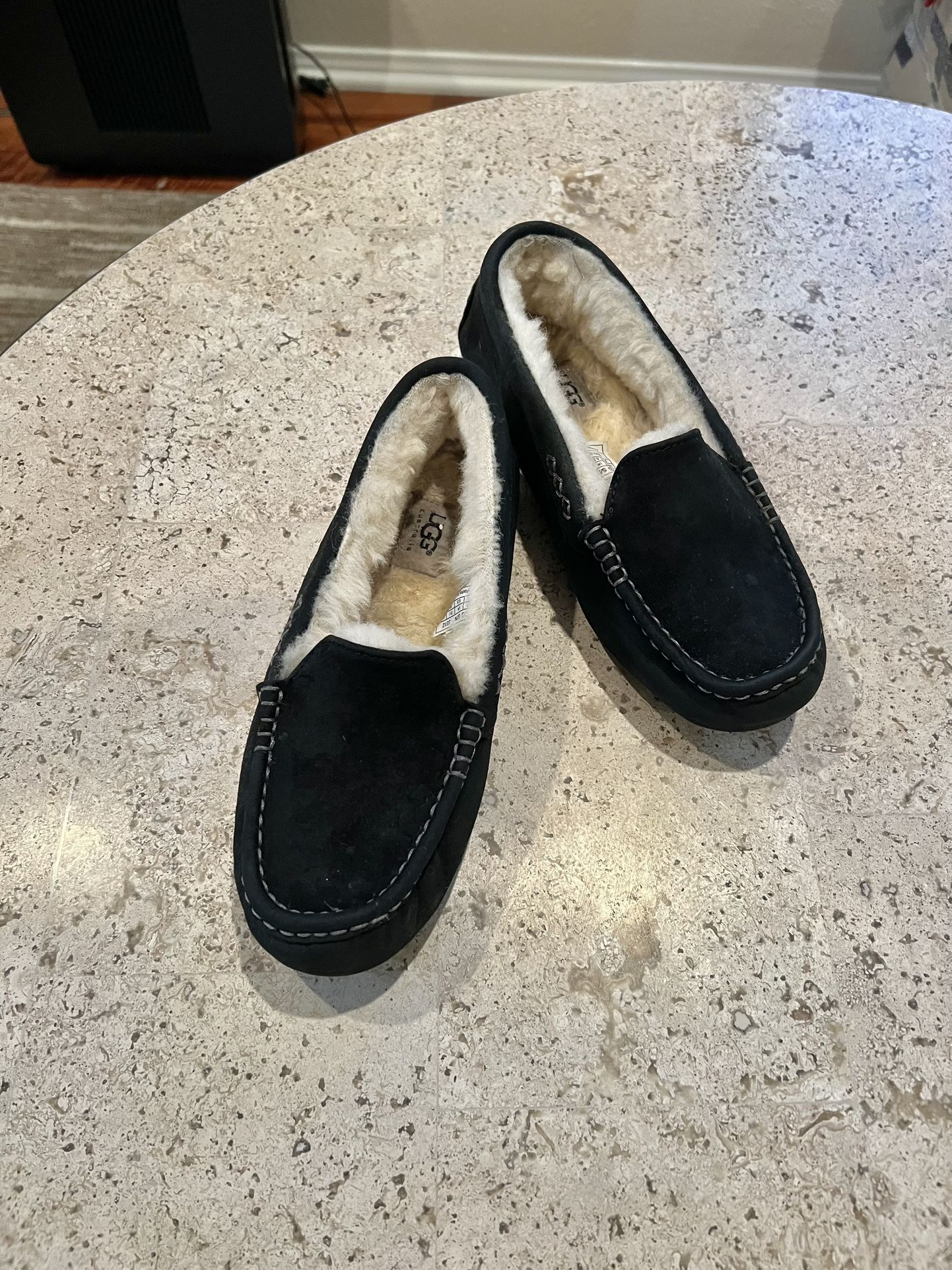 Women's Ansley UGG Slippers - Black Size 8