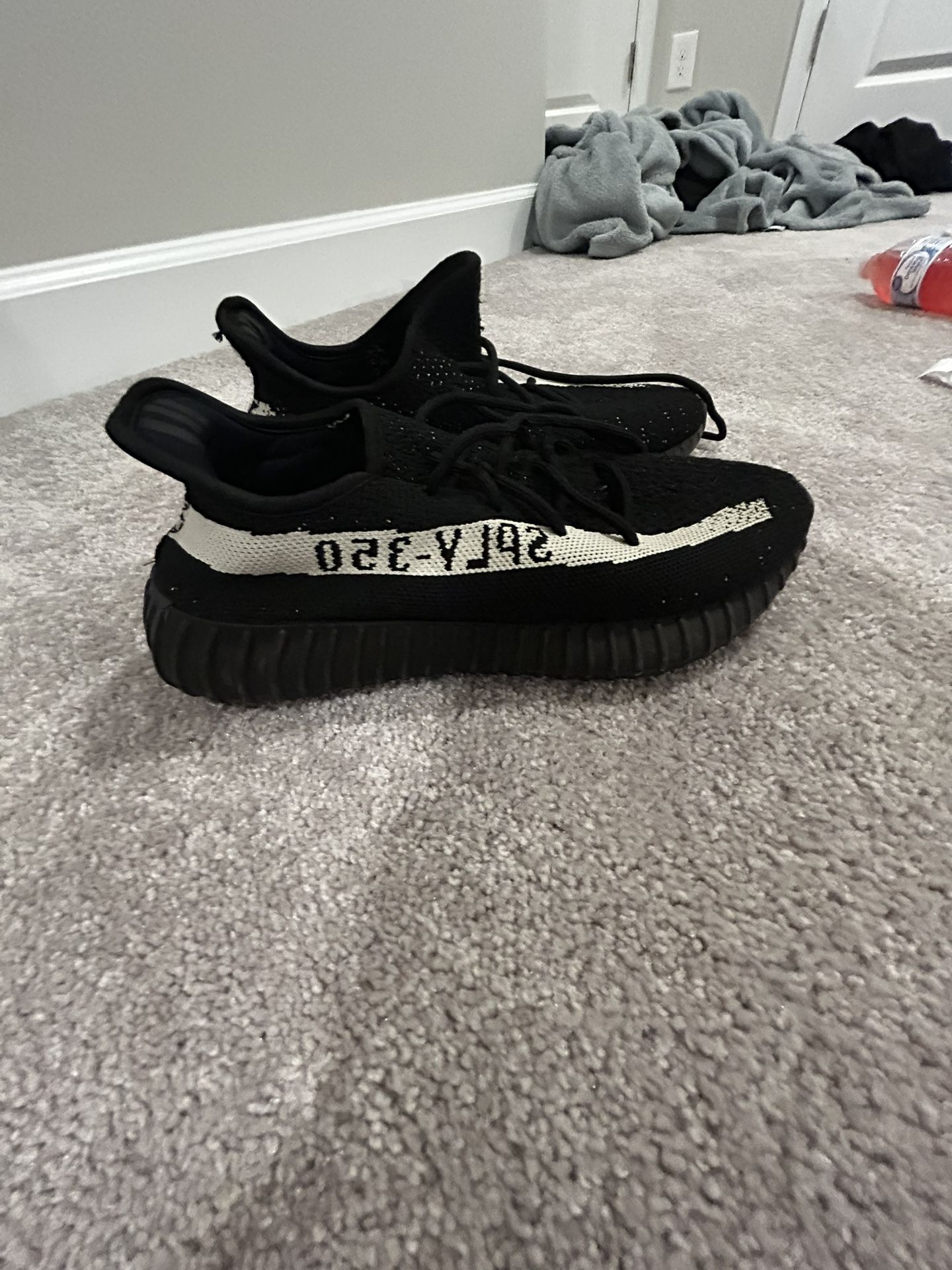 adidas Yeezy Boost 350 V2 Black White Size
