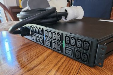 Chatsworth eConnect Monitored Horizontal Power Distribution Unit